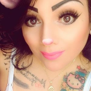 Meet your Posher, Loly